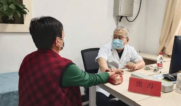 跳出单一治疗误区，精神科张海中西结合诊疗守护国民心理健康